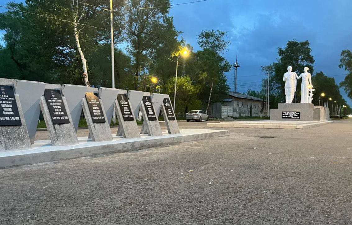 В Дальнереченске осквернили мемориал павшим в ВОВ — полиция ищет виновных В Дальнереченске неизвестные осквернили мемориальный комплекс, посвящённый погибшим в Великой Отечественной войне. Полицейские осмотрели место происшествия и изучили записи камер видеонаблюдения. Сейчас устанавливаются личности злоумышленников, по факту инцидента проводится проверка. ... ПОДПИСАТЬСЯ. ДПС ВЛАДИВОСТОКА