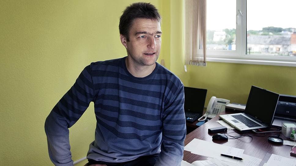 Генпрокуратура просит признать экстремистом владельца Кириешек Яшкино и бренда Calve в России и СНГ Обращение направлено в Тверской суд Москвы Дело против Дениса Штенгелова зарегистрировано 22 августа О причинах преследования не сообщается Бизнесмену принадлежит КВД Групп которая владеет рядом компаний на территории России В его собственности также находится сибирско уральская сеть супермаркетов Ярче Кроме того он был совладельцем кемеровского ТРЦ Зимняя вишня В 2023 году Денис Штенгелов переехал в Австралию после чего Forbes убрали его из списка самых богатых людей России Задонатить через бота Patreon Boosty