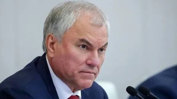 Все больше европейцев бегут из ЕС в Россию из за несогласия с политикой Запада и от навязываемых неолиберальных установок заявил спикер Госдумы Вячеслав Володин Число заявлений о выдаче разрешений на временное проживание в РФ от европейцев за полгода увеличилось в 1 5 раза отметил он