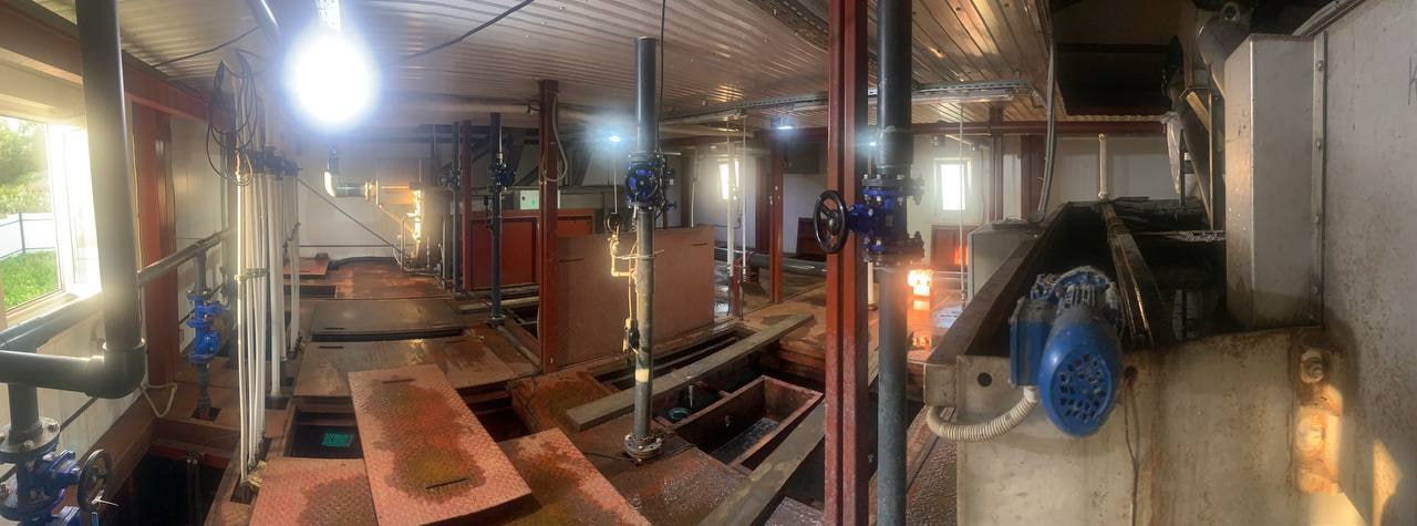 Дело в отношении начальника УКС передают в суд Прокуратура республики утвердила обвинительное заключение по делу против экс начальника ГКУ Управление капитального строительства Правительства Республики Бурятия Он обвиняется в превышении должностных полномочий согласно части 1 статьи 286 Уголовного кодекса РФ По данным следствия в 2021 году компания БУРЯТПРОЕКТРЕСТАВРАЦИЯ подписала контракт на реконструкцию очистных сооружений в Кабанском районе В 2022 году бывший начальник ГКУ подписал акт приёмки объекта несмотря на то что очистные сооружения не соответствовали установленным требованиям по очистке сточных вод Уголовное дело было направлено в Советский районный суд города Улан Удэ для дальнейшего рассмотрения 11 декабря 2025 года Новости Бурятии