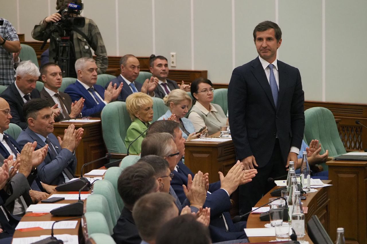 Депутаты Госсобрания единогласно согласовали кандидатуру Батыра Эмеева на должность Председателя Правительства Республики Мордовия.      Кандидатуру внес на рассмотрение народных избранников Глава Мордовии Артем Здунов, далее - подписание Указа о назначении.  Upd: Указ подписан! Поздравляю, Батыр Эмеевич