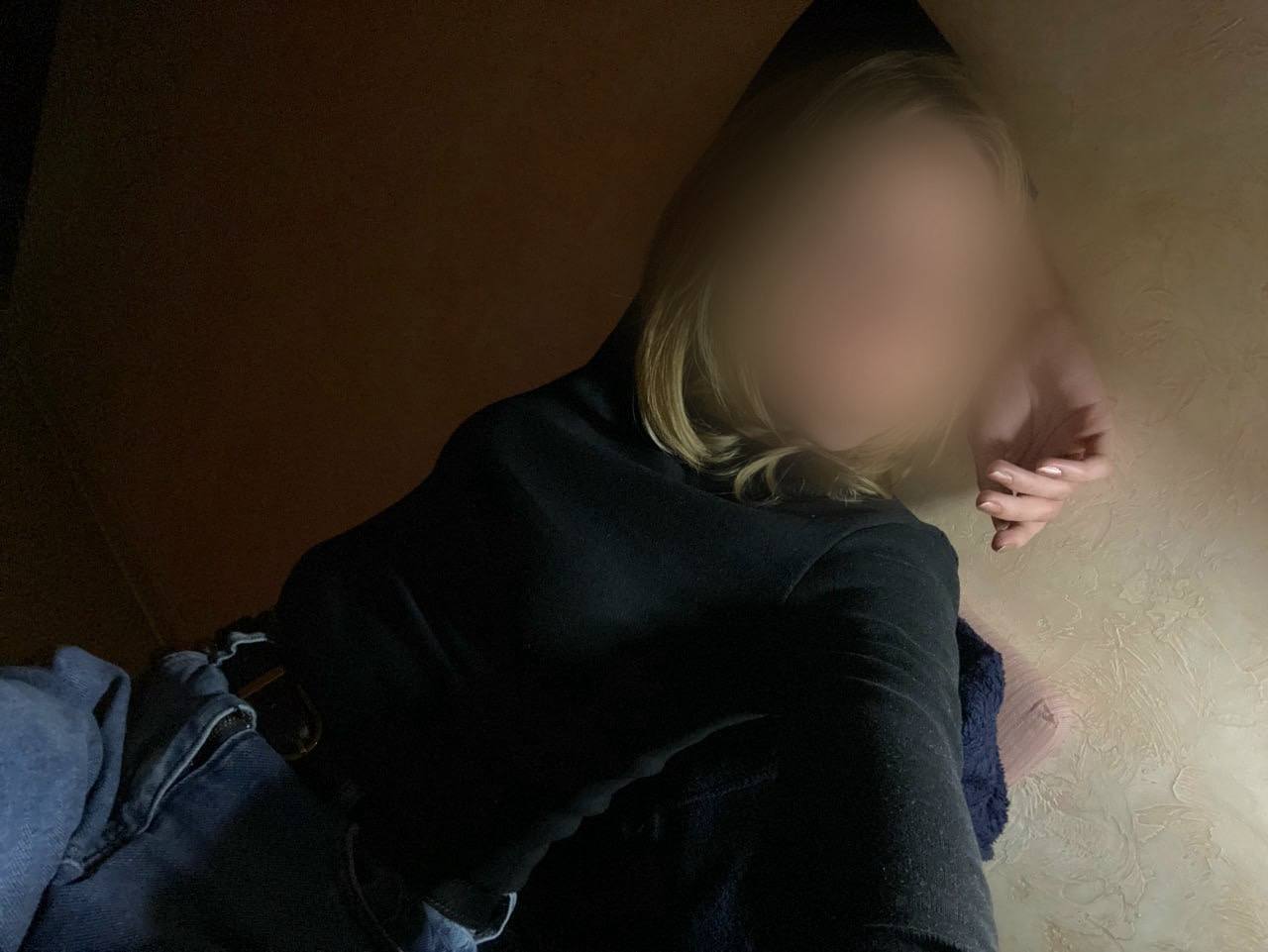 Пропавшую в Турции москвичку могли завербовать экстремисты Исчезнувших больше месяца назад москвичку Дарью Лучкину и ее 10 летнего сына нашли живыми Их обнаружили на границе с Сирией в районе турецкого города Адана Сейчас женщину и ребенка задержила полиция для последующей депортации в Россию По одной из версий 32 летняя москвичка попала под влияние вербовщиков и ее могли привлечь представители террористической организации Исламское государство Мать пострадавшей Ольга рассказала что информацию передали волонтеры на телешоу Новых подробностей пока неизвестно Знаете у меня перевернулось все внутри Я не знала даже верить или нет потому что столько времени прошло Но конечно надеялась все это время на лучшее Отец пропавшего ребенка Максим Козлов рассказал что узнал об этой новости еще 3 дня назад и с нетерпением ждет возвращения сына организация признана в РФ террористической ее деятельность запрещена Подписаться на tv360 I Обратная связь I Чат 360 I Наш канал в MAX