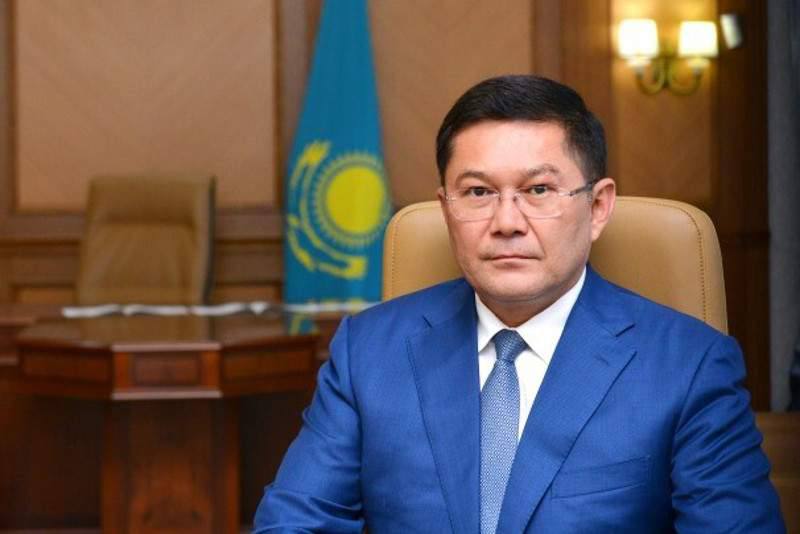 Информируем что бывший аким Шымкента Ерлан Айтаханов назначен председателем правления НАО Национальный аграрный научно образовательный центр при Министерстве сельского хозяйства Ерлан Айтаханов родился 10 декабря 1971 года в Алгабасском районе Чимкентской области В 1994 году окончил МГУ имени Ломоносова и получил экономическое образование в 2001 году стал выпускником Казахской государственной юридической академии Кандидат экономических наук С июля 2019 года по январь 2020 года аким города Шымкент В ноябре 2023 года избран Управляющим директором членом Правления в соответствии с решением Совета директоров некоммерческого акционерного общества Национальный аграрный научно образовательный центр informatorkz