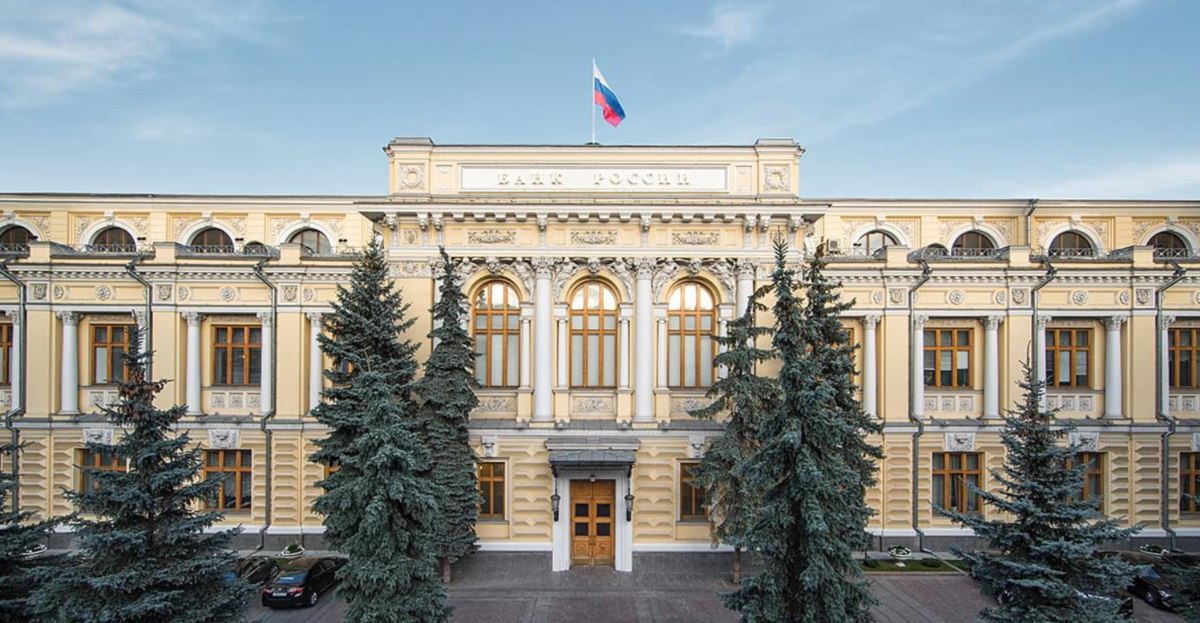 ЦБ ответил на вопрос что делать чтобы банк не посчитал денежный перевод сомнительным и не заблокировал карту Среди рекомендаций не возвращать самостоятельно деньги которые поступили на счёт по ошибке и отказаться от переводов незнакомцам vc ru money 2197388