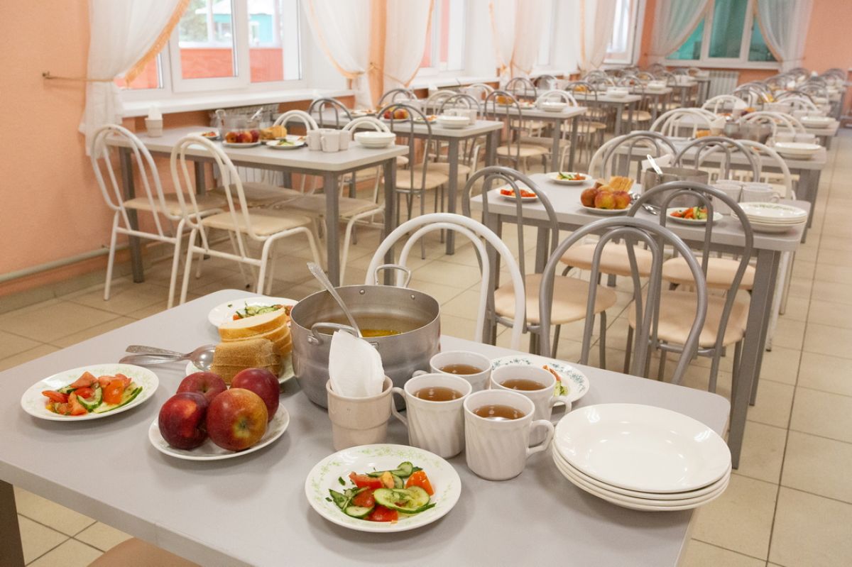 В Калуге объяснили рост стоимости школьных обедов с января   kaluganews ru fn 1784954 html В Калуге родители школьников пожаловались на подорожание платных обедов более чем на 30 процентов Министерство образования и науки Калужской области прокомментировало ситуацию   Прислать новость Подписаться