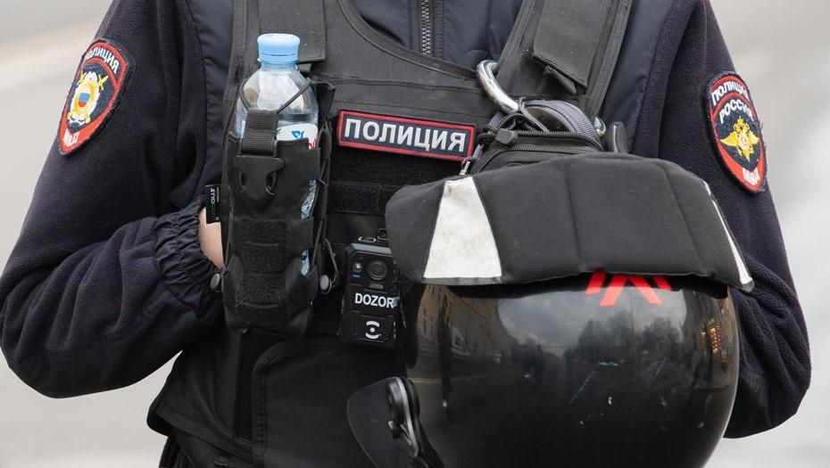Обыски проходят в четырёх отделах полиции в Ленобласти Обыски проходят в четырёх отделах полиции в Ленобласти, сообщает 78.ru со ссылкой на источники. Обыски проводят в отделениях Всеволожского района под номерами 128, 97, 88 и 87. Претензии правоохранителей могут быть связаны с предполагаемым лоббированием интересов азербайджанского бизнеса, замешанного в контрабанде. Силовикам предстоит проверить деятельность руководителей территориальных отделений полиции региона. Сергей Ермохин/"ДП"