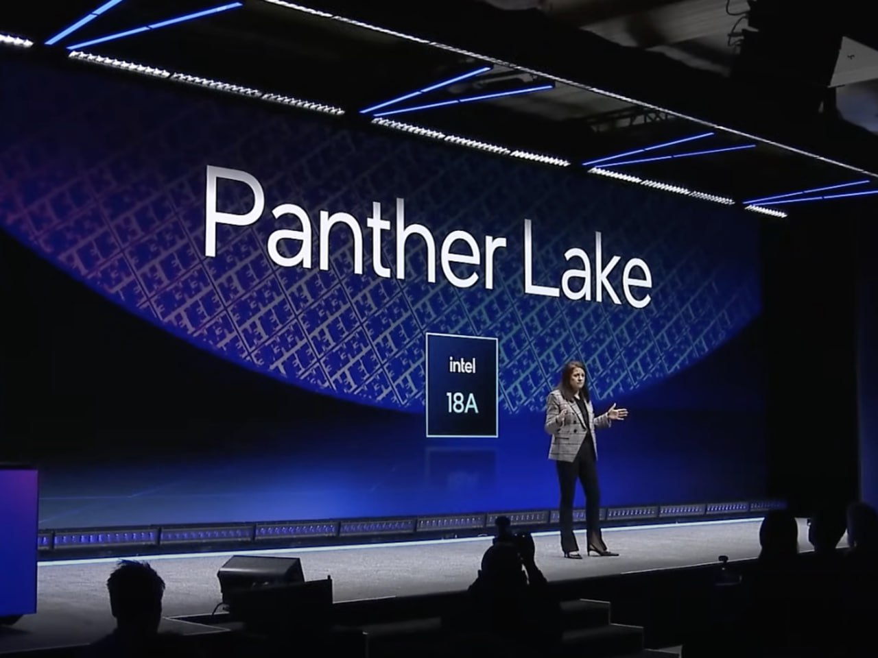 Процессоры Intel поколения Panther Lake выйдут 9 октября Именно такую информацию распространил ресурс Videocardz ссылаясь на журналиста Макса Вайнбаха Как предполагают авторы портала синие представят процессоры в рамках мероприятия Intel Tech Tour 2025 Для новых CPU будет использоваться уже существующий на рынке LGA 1851 поэтому менять материнскую плату не потребуется новые CPU на уже существующем Socket e такое я уважаю надеюсь Panther Lake будут быстрее игровых Ryzen X3D что значит менять материнскую плату не потребуется у меня старый ПК Мне потребуется менять абсолютно все
