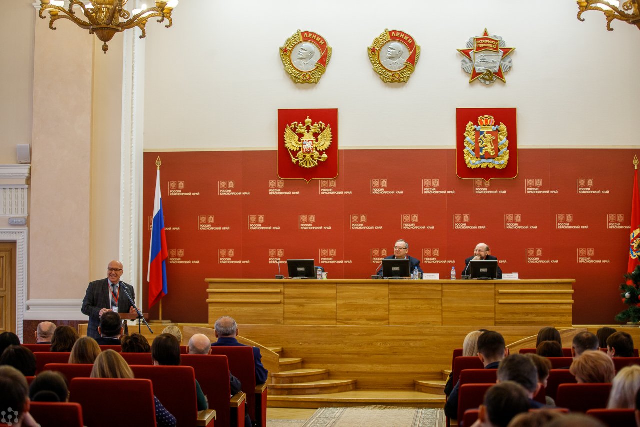 В Красноярске начал работу IX Сибирский антикоррупционный форум Соорганизаторами форума Ключевые стратегии обеспечения антикоррупционной безопасности выступили прокуратура Красноярского края Сибирский Федеральный университет Администрация края ГСУ Следственного комитета России по Красноярскому краю и Республике Хакасия На повестке дня мероприятия обеспечение действия принципа неотвратимости ответственности исключение фактов незаконного обогащения чиновников являются основными направлениями государственной политики в сфере противодействия коррупции Подробности читайте на нашем сайте зпнорильск заполярнаяправда газетанорильск норильск талнах кайеркан оганер новостинорильска ВКонтакте Telegram