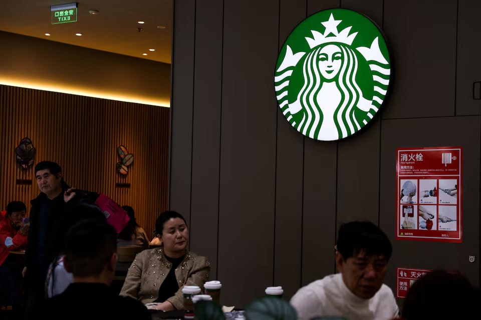 Starbucks продаст контроль над своим бизнесом в Китае компании Boyu стремясь к быстрому росту после того как доля рынка Starbucks в Китае упала с 34 до 14 SBUX Boyu Capital будет владеть до 60 акций совместного предприятия jkinvest news jkinvest
