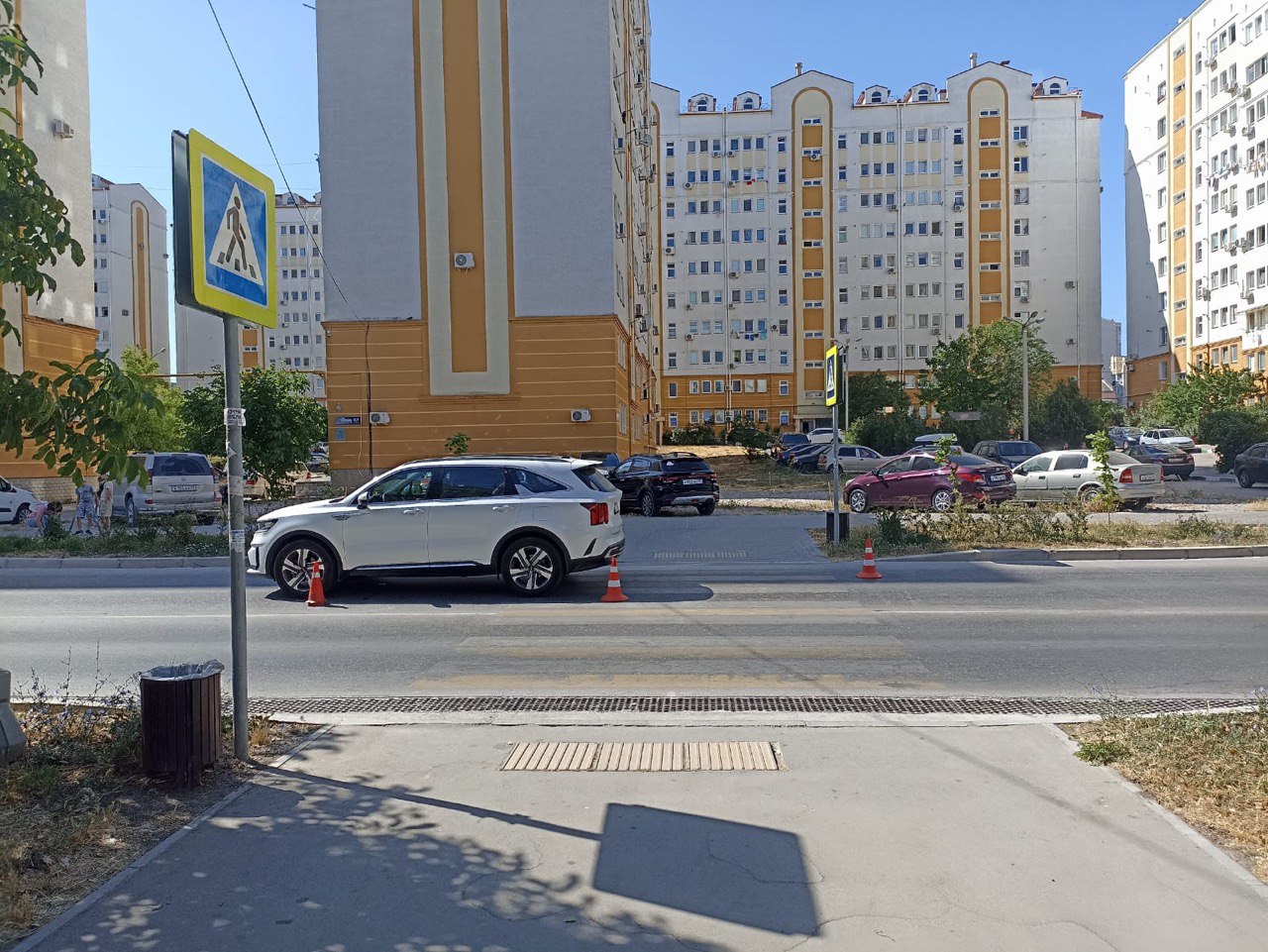 16-летнего мальчика сбили сегодня на улице Колобова  По предварительной информации Госавтоинспекции, сегодня в 9:10 напротив дома 18/1 на ул. Колобова 36-летняя женщина, управляя автомобилем Kia, на нерегулируемом пешеходном переходе сбила 16-летнего мальчика, который переходил проезжую часть справа налево по ходу движения автомобиля.  Ребенок доставлен в больницу.   Читайте Севкор