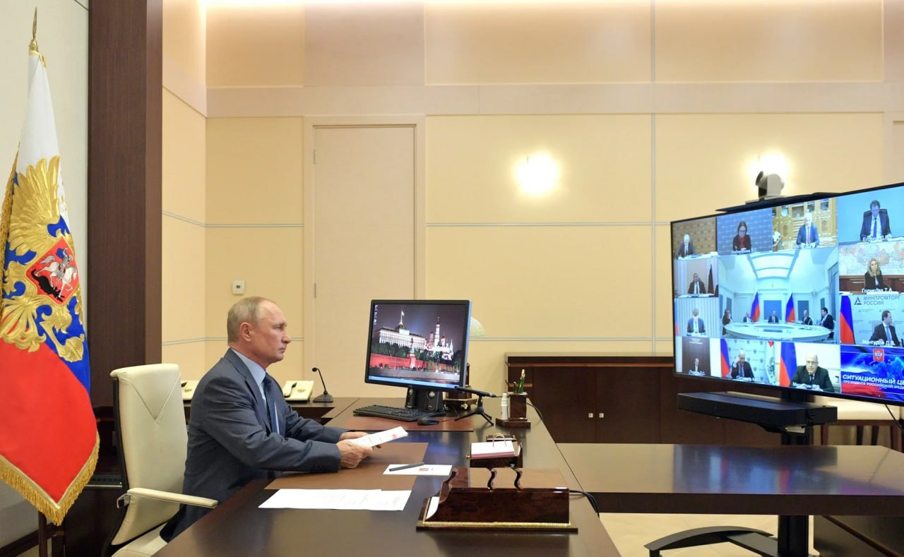 Владимир Путин завтра по видеосвязи проведет совещание с членами правительства сообщили в Кремле Основная тема встречи дорожное строительство С докладом выступит вице премьер Хуснуллин Подписаться на БелРос Самое интересное о жизни в Союзном государстве