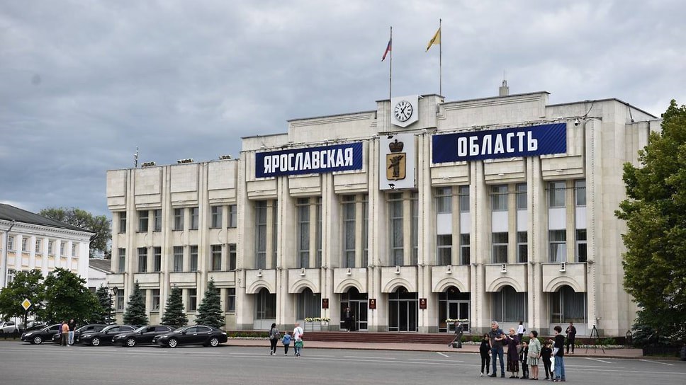 Ярославская область получит из федерального бюджета 23 6 млрд руб в 2026 году 17 7 млрд руб в 2027 году и 16 7 млрд руб в 2028 году Общая сумма на три года 58 млрд руб что на 6 млрд больше чем ранее На дороги и транспорт выделят 14 млрд руб в том числе 4 млрд на строительство моста через Волгу На образование 11 млрд руб на здравоохранение и соцподдержку по 7 млрд руб Фото Правительство Ярославской области Еще больше новостей в Telegram канале Ъ Ярославль