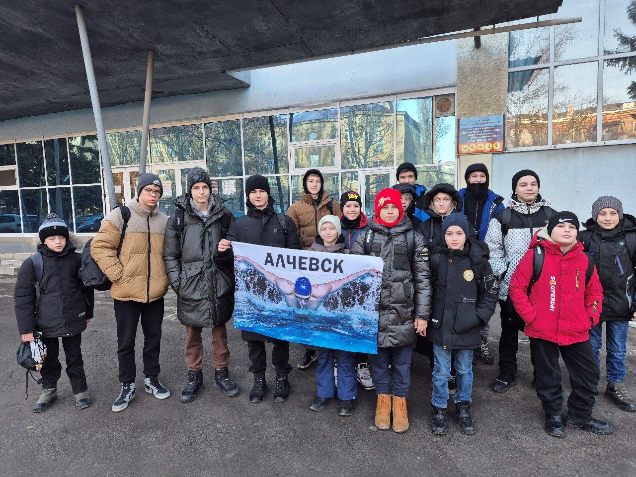 Алчевские спортсмены заняли призовые места в Республиканских соревнований по плаванию «Новогодние старты»  Соревнования прошли 20-21 декабря 2024 в городе Луганске и собрали более 200 спортсменов из Луганска, Алчевска, Молодогвардейска, Антрацита, Свердловска, Кировска,  Краснодона, Красного Луча, Рубежного.   Пловцы Алчевской спортивной школы № 2 достойно выступили и заняли следующие призовые места.   В общей копилке алчевской команды 39 индивидуальных призовых мест в различных дисциплинах.   Поздравляем спортсменов с достойным выступлением и желаем дальнейших побед!  Подробнее читайте на нашем сайте.