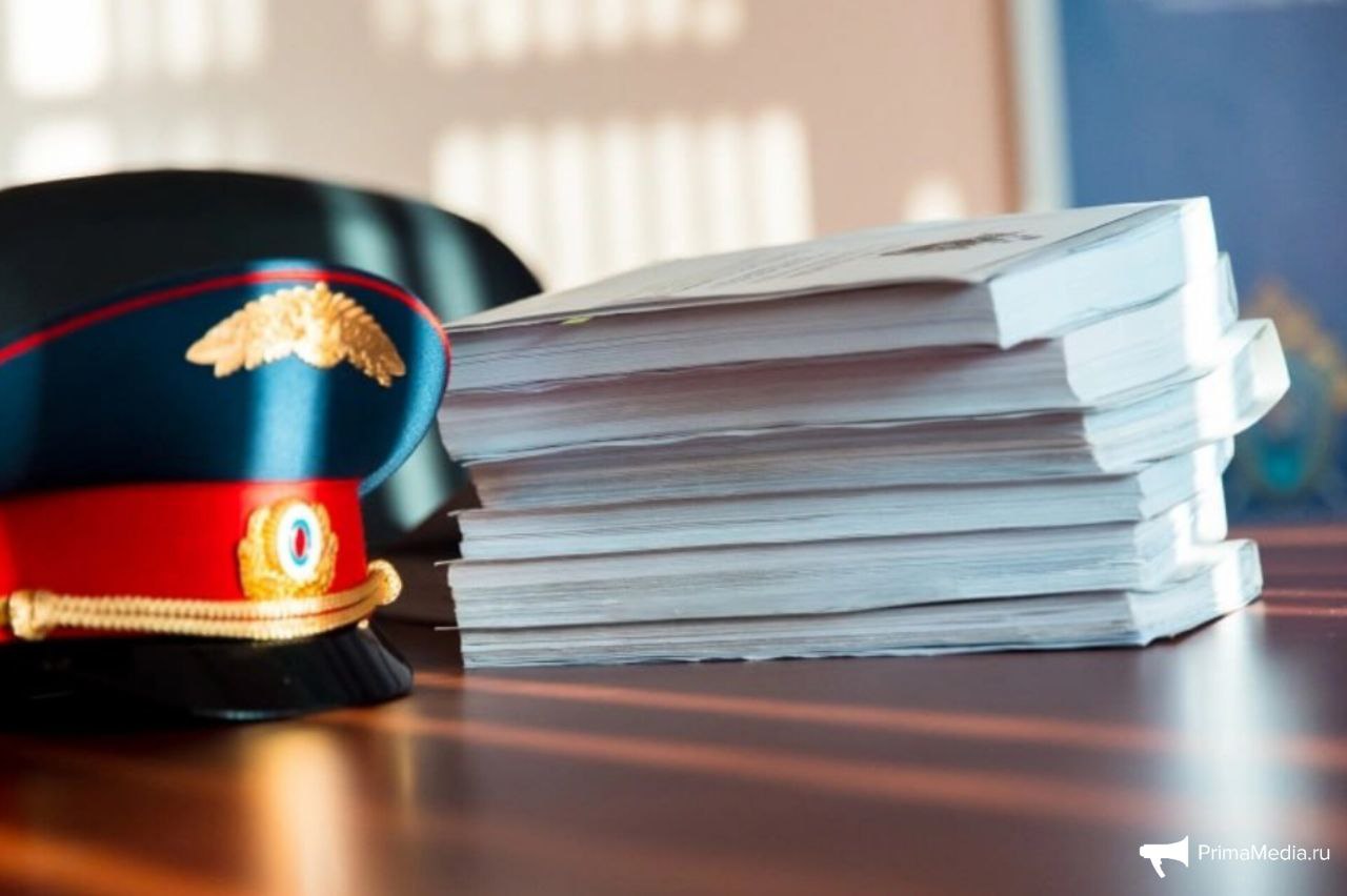  За полгода следователи Приморья возбудили более тысячи уголовных дел Более тысячи дел, почти 700 раскрытых тяжких преступлений и сотни миллионов возвращённого ущерба — такие итоги за первое полугодие 2025 года подвели следственные органы Приморья на коллегии управления СК России. Отмечается, что всего за шесть месяцев следователями возбуждено 1 147 уголовных дел, окончено производством — 1 013. Расследовано 688 дел по тяжким и особо тяжким составам. Существенным направлением работы стало противодействие коррупции — расследовано 92 дела, а также 26 дел, связанных с уклонением от выплаты заработной платы. Особое внимание уделялось возмещению материального ущерба. С января по июнь пострадавшим возвращено свыше 667 млн рублей. PrimaMedia Прислать новость