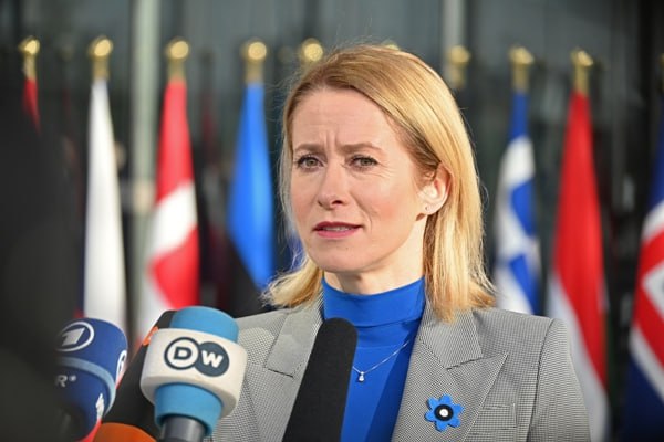 Кая Каллас назвала сотрудничество России и Китая величайшим вызовом Диалоги Москвы и Пекина о пересмотре глобального порядка в сфере безопасности должны вызвать крайнюю обеспокоенность, заявила глава дипломатии Евросоюза. Она выступила на конференции по безопасности в Сингапуре, передаёт Bloomberg. Каллас также обвинила Пекин в поставках Москве 80% товаров двойного назначения, которые якобы используют в конфликте на Украине. Она также напомнила о предупреждении главы Минобороны США Пита Хегсета об угрозе со стороны КНР для остальной Азии. Подпишись на «Говорит Москва»