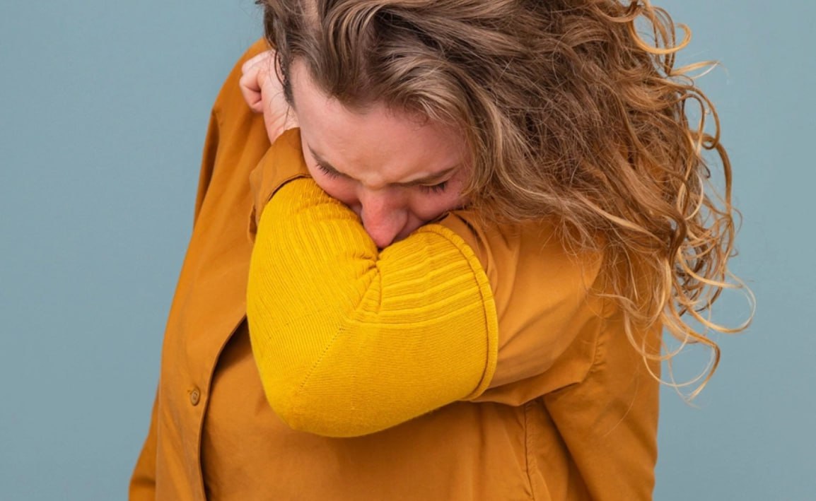 Кашель сохраняющийся не менее трех недель может быть признаком рака легких предупредила Национальная служба здравоохранения NHS Великобритании в соцсети Х NHS перечислила несколько симптомов и посоветовала при обнаружении любого из них обратиться к врачу   Рецидивирующие инфекции дыхательных путей   Затянувшийся кашель который со временем не облегчается а лишь становится более выраженным   Частая одышка   Боль при кашле или дыхании   Кашель с кровью кровохаркание   Постоянное чувство усталости   Внезапная потеря аппетита и снижение веса Фото Rawcolor Nl Keystone Press Agency Global Look Press Следить за новостями РБК в Telegram