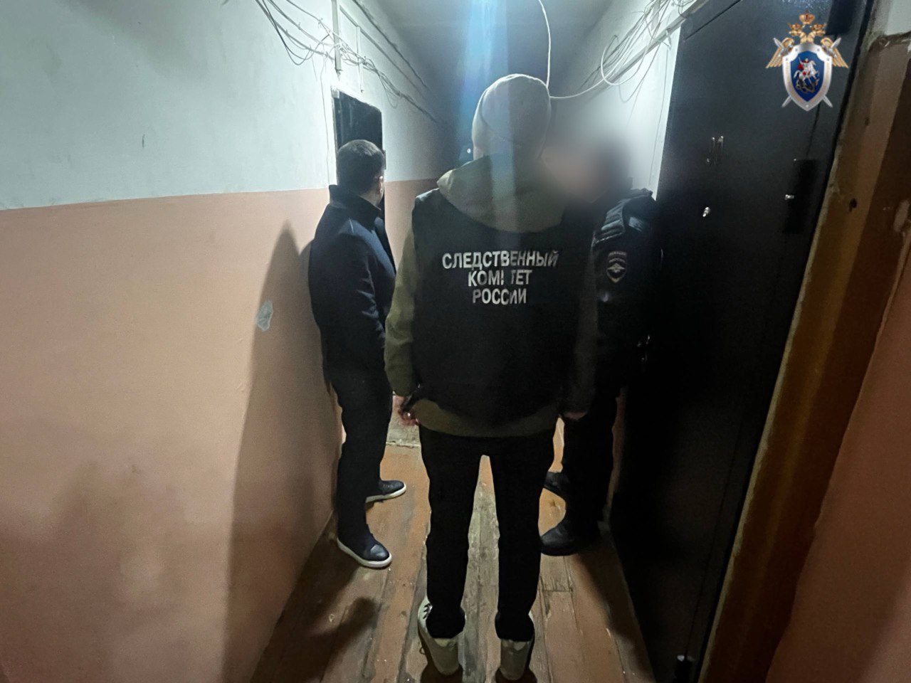 Пьяный мужчина устроил кровавую разборку в квартире на Автомобилистов Возбуждено уголовное дело за покушение на убийство Следком Камчатки занимается расследованием покушения на убийство 44 летнего жителя Петропавловска Потасовка произошла в одной из квартир краевого центра на улице Автомобилистов рассказали ИА Камчатское время в пресс службе ведомства Подробности по ссылке kamtime ru article f915ed61 17e8 4068 b733 a6dd154f1afd Предложка Макс