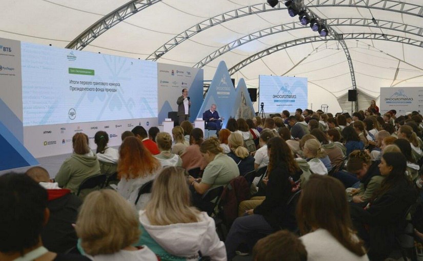 Восемь камчатских проектов стали победителями первого конкурса Президентского фонда природы  Генеральный директор фонда Илья Чукалин и губернатор Владимир Солодов подвели итоги первого конкурса и объявили о старте нового  Камчатский край стал лидером среди регионов России по числу заявленных и поддержанных проектов первого конкурса Президентского фонда природы. Подробности по ссылке: