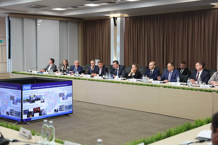 118 млрд рублей — именно на такую сумму с 2019 года поставили продукцию волгоградские предприятия для «Газпрома» Данные озвучил губернатор Андрей Бочаров на совещании с заместителем председателя правления «Газпрома» Виталием Маркеловым. Какие вопросы обсуждали еще: — реализацию совместной программы газификации региона; — развитие производства и рынка газомоторного топлива; — включение новой волгоградской продукции в реестр «Газпрома»; — продолжение стратегического партнерства и продление действия дорожной карты до 2028 года.