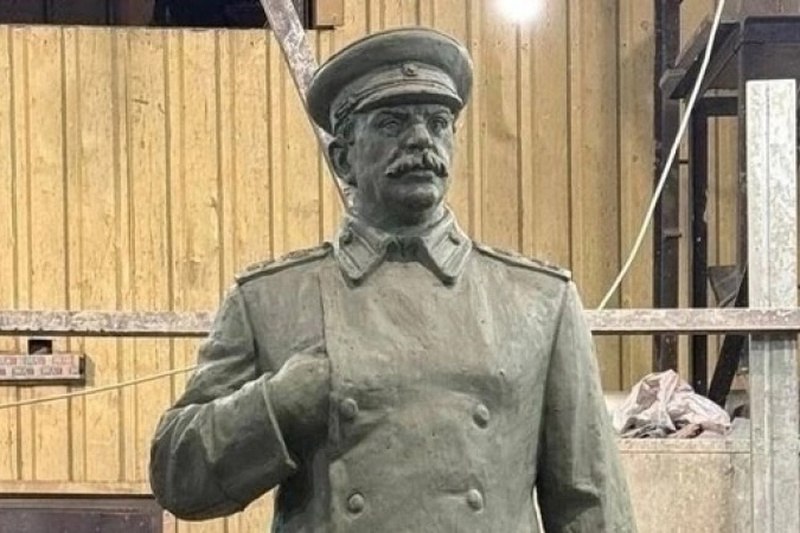 Скульпторов пригласили создать для Череповца памятник Сталину и Бардину В Череповце установят памятник Ивану Бардину и Иосифу Сталину объявил губернатор Георгий Филимонов   cherinfo ru news 144562 skulptorov priglasili sozdat dla cerepovca pamatnik stalinu i bardinu