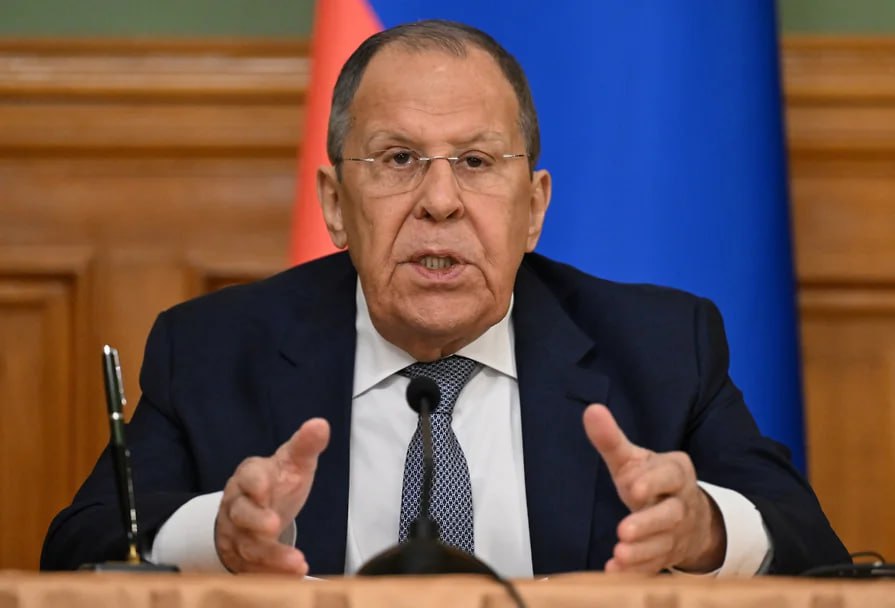 Министр иностранных дел России Сергей Лавров заявил что встречу президентов России и Украины необходимо тщательно подготовить чтобы она завершила переговорный процесс а не обострила ситуацию Российская сторона готова продолжать диалог для урегулирования конфликта США уже начали подготовку возможной встречи в Москве Подписаться Смотреть эфир