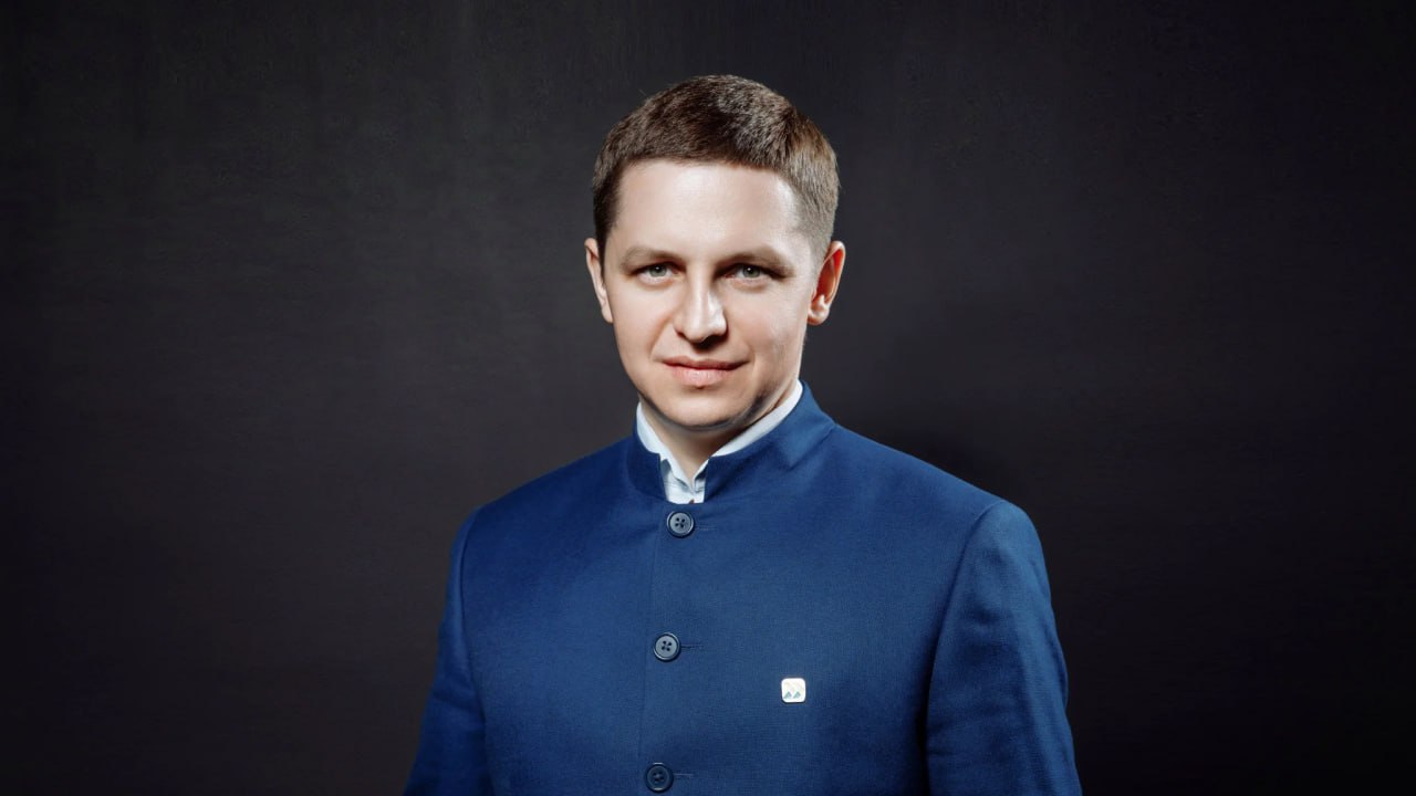 Поздравляем Лидера России с назначением Суперфиналист четвертого конкурса Ильнур Сираев возглавил Корпорацию развития Республики Алтай Ранее он работал в сфере госуправления и цифровизации бизнес процессов в том числе на руководящих должностях в Гарантийном фонде Республики Татарстан и особой экономической зоне Иннополис В 2021 году Ильнур принял участие в треке Государственное управление четвертого конкурса Лидеры России Он подчеркнул что проект открыл для него сообщество неравнодушных единомышленников а также отметил вклад своего наставника главу Республики Алтай Андрея Турчака ЛидерыРоссии ЛидерыРоссииКоманда РоссияСтранаВозможностей