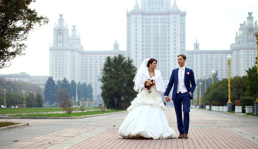 С начала года в Москве зарегистрировали 87 тысяч браков это рекорд За последние несколько лет средний возраст молодожёнов в столице сократился с 29 до 26 лет у мужчин и до 25 лет у женщин