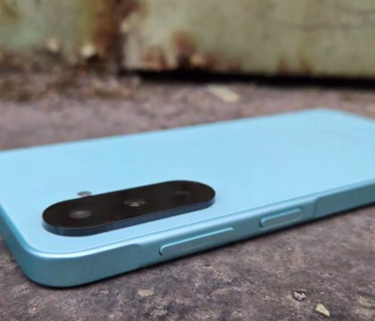 Samsung готовит народный смартфон Galaxy A27 GalaxyClub Тематический голландский ресурс GalaxyClub сообщает что компания Samsung не станет менять линейку Galaxy A в 2026 году В нее снова войдут модели 50 го 30 го и 20 го классов Информация о Samsung Galaxy A37 и Samsung Galaxy A57 ранее уже появлялась в сети А вот о Samsung Galaxy A27 в GalaxyClub упомянули первыми