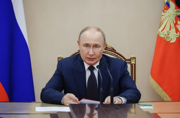 Инфляция в России снижается, по итогам года может составить 6-7%, сообщил Владимир Путин на совещании, посвящённом экономическим вопросам  Другие заявления президента РФ:   правительство приступило к подготовке бюджета на 2026-2028 годы;   необходимо учитывать обстановку на глобальных рынках при подготовке нового бюджета;   безработица в России остаётся на рекордно низких уровнях, но наблюдается некоторый рост скрытой безработицы;   ситуация с федеральным бюджетом устойчива.    Подпишись на «Говорит Москва»