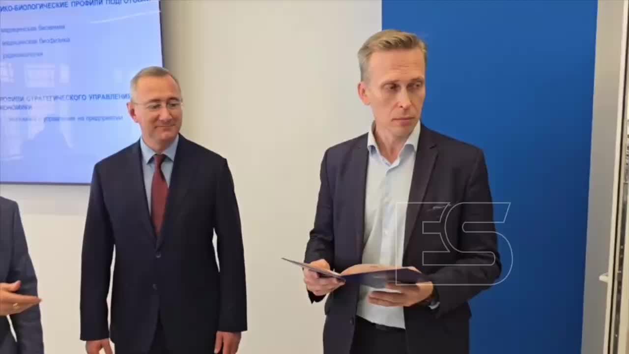 Владислав Шапша поздравил Вячеслава Мишина с первым дипломом ФЭИ и обсудил обновление инфраструктуры Обнинска