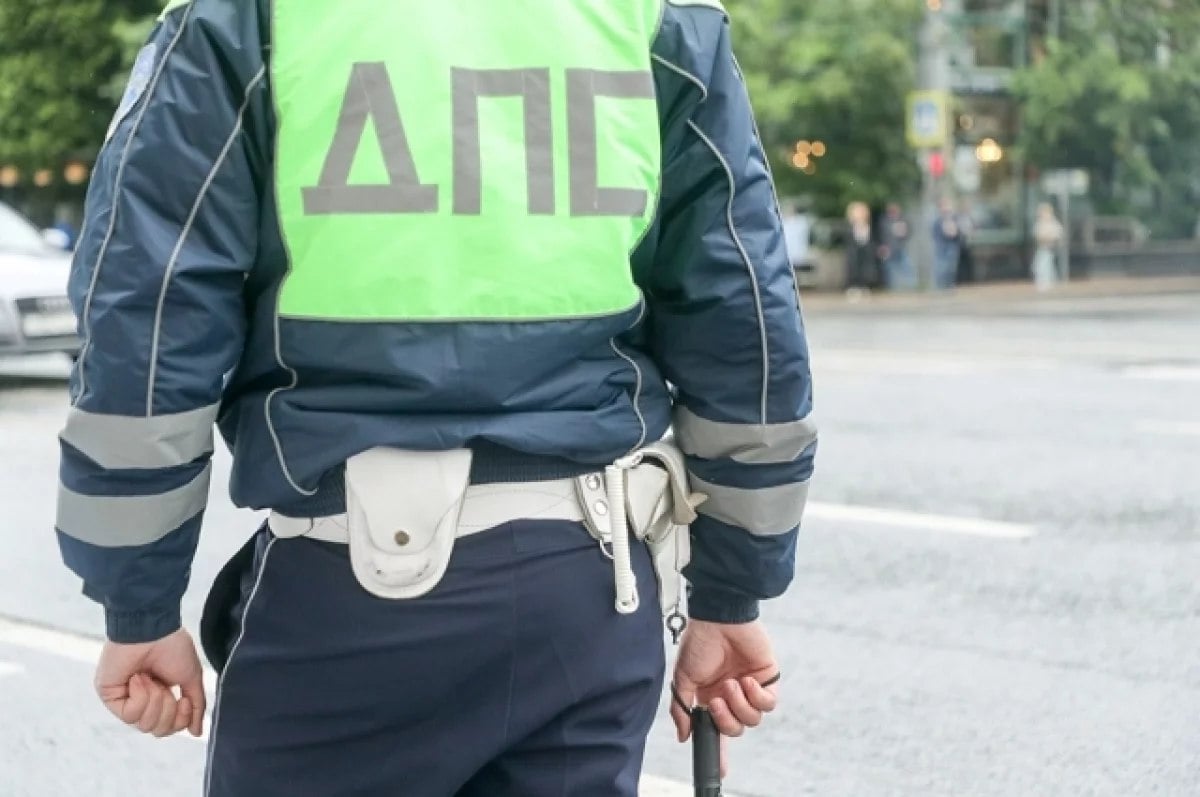 ГИБДД Камчатки усилит контроль за пьяными водителями в выходные В предстоящие выходные на дорогах Камчатского края пройдут массовые рейды Госавтоинспекции. Мероприятия направлены на пресечение грубых нарушений ПДД, особенно случаев управления автомобилем в нетрезвом состоянии. ГИБДД призывает водителей: Отказаться от поездок за рулём после употребления алкоголя Воспользоваться услугами такси или сервисом "трезвый водитель" Сообщать о нетрезвых водителях по телефону 46-92-02 "Вызов такси обойдётся значительно дешевле, чем штраф в 30 тысяч рублей и лишение прав на 1,5-2 года", - напоминают в ведомстве. Полиция гарантирует оперативное реагирование на все сообщения о пьяных водителях. Рейды будут проводиться на основных автодорогах края в усиленном режиме.