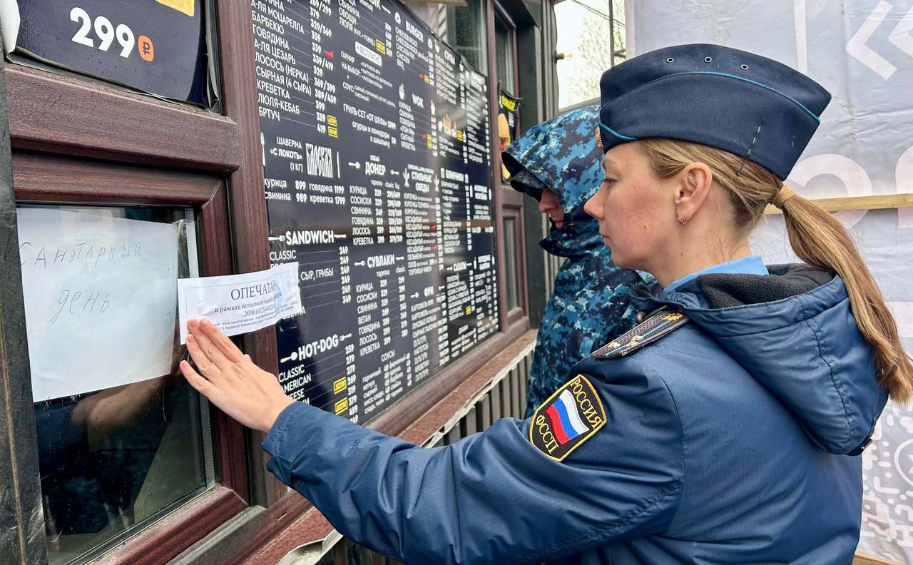 В Петропавловске за антисанитарию опечатали кафе-павильон у «Веги» Заведение прикрыли на три месяца Судебные приставы закрыли павильон общественного питания у торгового центра «Вега» в Петропавловске-Камчатском. Основанием стало решение суда по иску Роспотребнадзора. Подробности по ссылке: