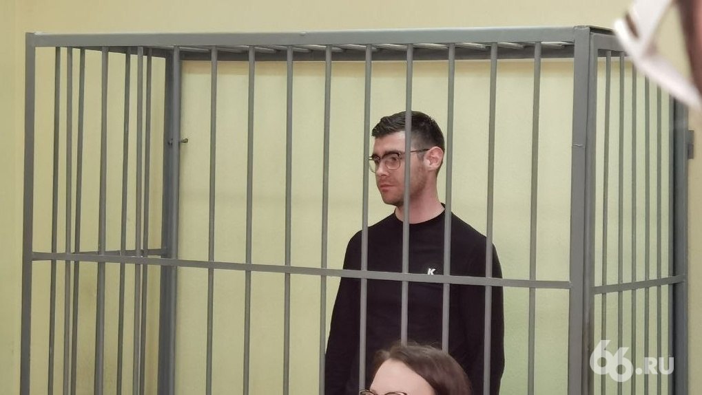  Омбудсмен Татьяна Мерзлякова посетила редактора URA.RU Дениса Аллаярова в СИЗО Екатеринбурга Уполномоченный по правам человека в Свердловской области оценила условия содержания арестованного редактора URA.RU. Адвокат Дениса Светлана Герасимова сообщила, что омбудсмен обратила внимание на питание, комфорт и выслушала пожелания Аллаярова. Денис поблагодарил ее за визит и поддержку. Новости из Екатеринбурга