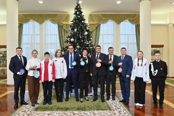 Время чудес руководители органов власти Республики Коми исполняют новогодние мечты детей Республика Коми присоединилась к традиционной благотворительной акции Ёлка желаний которая объединила представителей власти всех уровней в роли новогодних волшебников   komiinform ru news 289667