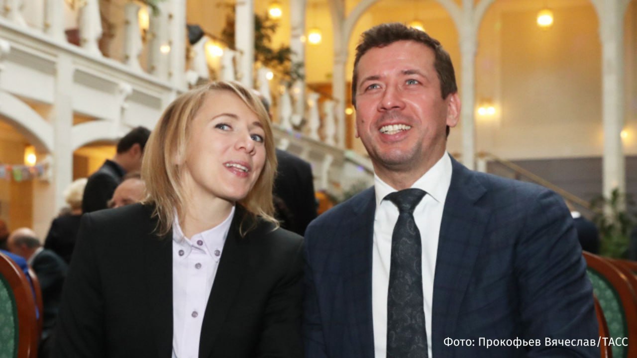 Звезда "Бумера", актер Андрей Мерзликин развелся с женой в День семьи, любви и верности. Об этом рассказали РЕН ТВ в суде. Отмечается, что у бывших супругов четверо несовершеннолетних детей. Брак Мерзликина и его жены Анны считался одним из самых крепких союзов. В 2025 году бывшие супруги отметили бы 19-ю годовщину свадьбы. О причинах развода не сообщалось.