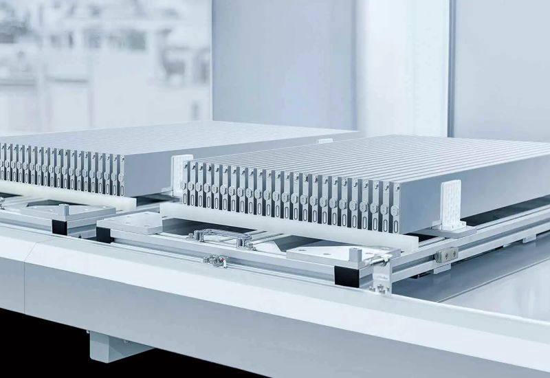 BYD создала натрий ионные батареи с рекордным ресурсом 10 000 циклов и готовит литиевые с твердотельным электролитом к мелкосерийному выпуску Новые технологии увеличивают запас хода и повышают безопасность электромобилей