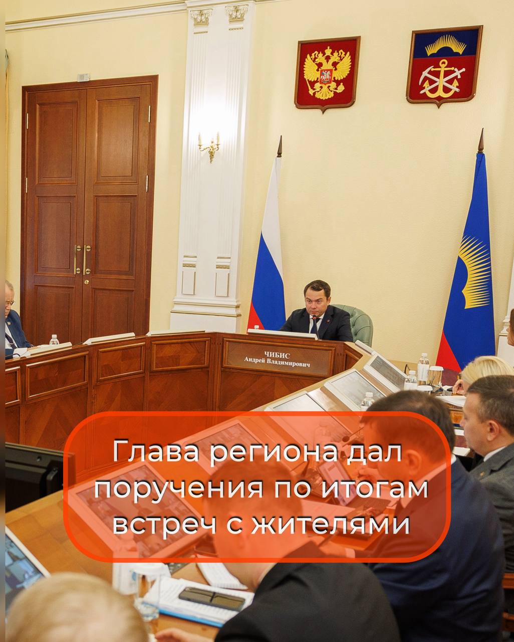 Регинфо51 Мурманск Отдельной темой оперативного совещания стали вопросы поступившие Андрею Чибису на встречах с жителями региона Многие из них уже решены Губернатор поручил отработать проблему сокращения рейсов маршрута 237 которая беспокоит работников СРЗ Нерпа Минобру поручено проработать вопрос продленки для школьников Тема продленки чтобы ребёнок был под присмотром в идеале чтобы еще уроки делал важная Тем более что мы фиксировали ее как задачу На Севере жить И эта опция должна быть в каждом муниципалитете напомнил глава региона Минспорт займется запуском проекта утренних пробежек по выходным на Семеновском озере 5 верст а также летнего марафона Полярный день по типу лыжной гонки Праздника Севера чтобы активнее использовать возможности Долины Уюта и летом подробнее на канале Регинфо51 Мурманск
