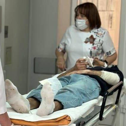 В мае в Ставрополе 15 человек получили травмы при падении с мотоциклов и электросамокатов. Теплая погода и активный сезон езды на двухколёсном транспорте традиционно привел к высокому травматизму, сообщили в городской больнице скорой помощи. За май — 15 пострадавших. Травмы у всех разные: от ушибов до множественных переломов. Несколько человек попали в реанимацию, им была нужна срочная операция.