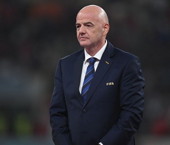 Между тем президент FIFA заявил что организация должна рассмотреть вопрос отмены бана российских команд в международных турнирах и отметил его бесполезность