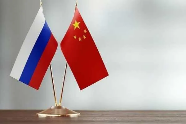 Российско Китайский комитет дружбы мира и развития безвизовый режим между Россией и Китаем должен быть продлен Безвизовый режим между Россией и Китаем должен быть продлен считает председатель российской части Российско Китайского комитета дружбы мира и развития РККДМР специальный представитель президента РФ по связям с международными организациями для достижения целей устойчивого развития Борис Титов Об этом сообщает Интерфакс Можем сказать что конечно он должен стать из временного решения решением постоянным Будем рекомендовать президенту правительству что режим должен быть продлен сказал Титов в понедельник на пресс завтраке по подведению итогов первых шести месяцев действия безвизового режима для туристов между Россией и Китаем Титов отметил что продление безвизового режима будет способствовать дальнейшему развитию наших отношений aviaru net n295664 Оставайся в информационном потоке подпишись на наш канал в MAX