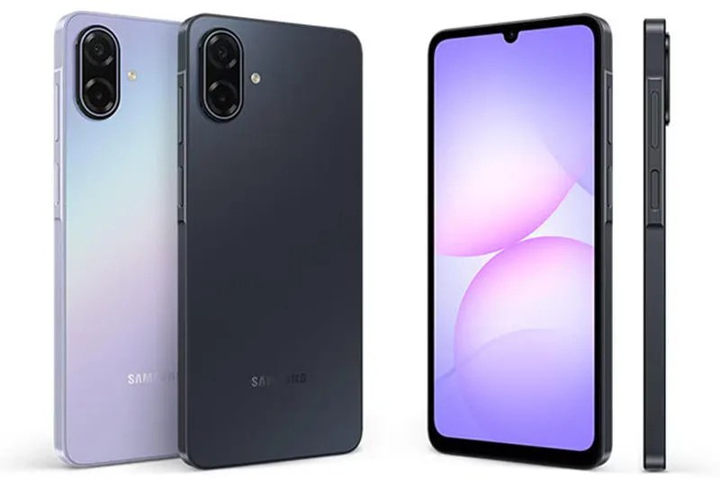 Galaxy A07 5G 6000 мАч и 6 лет апдейтов за 175 Samsung тихо представила обновленную версию одного из своих самых дешевых смартфонов Galaxy A07 5G как это понятно из названия теперь поддерживает самую новую мобильную связь Емкость аккумулятора выросла с 5000 до 6000 мАч с зарядкой на 25 Вт видимо до корейцев дошел кремний углеродный тренд Экран остался 6 7 с разрешением HD но частота выросла с 90 до 120 Гц Подбородок и капля на месте SoC MediaTek Dimensity 6300 есть версии 4 128 и 6 128 ГБ в наличии поддержка microSD до 2 ТБ Основная камера осталась на 50 МП и 2 МП для макро Но что самое интересное смартфон сразу вышел с Android 16 и One UI 8 и получит аж 6 обновлений системы Многие флагманы поддерживаются меньше и страшно представить как такой гаджет будет работать в 2032 году на Android 22 с 4 ГБ памяти Базовая версия оценена в 175 старшая 190 Мой Компьютер