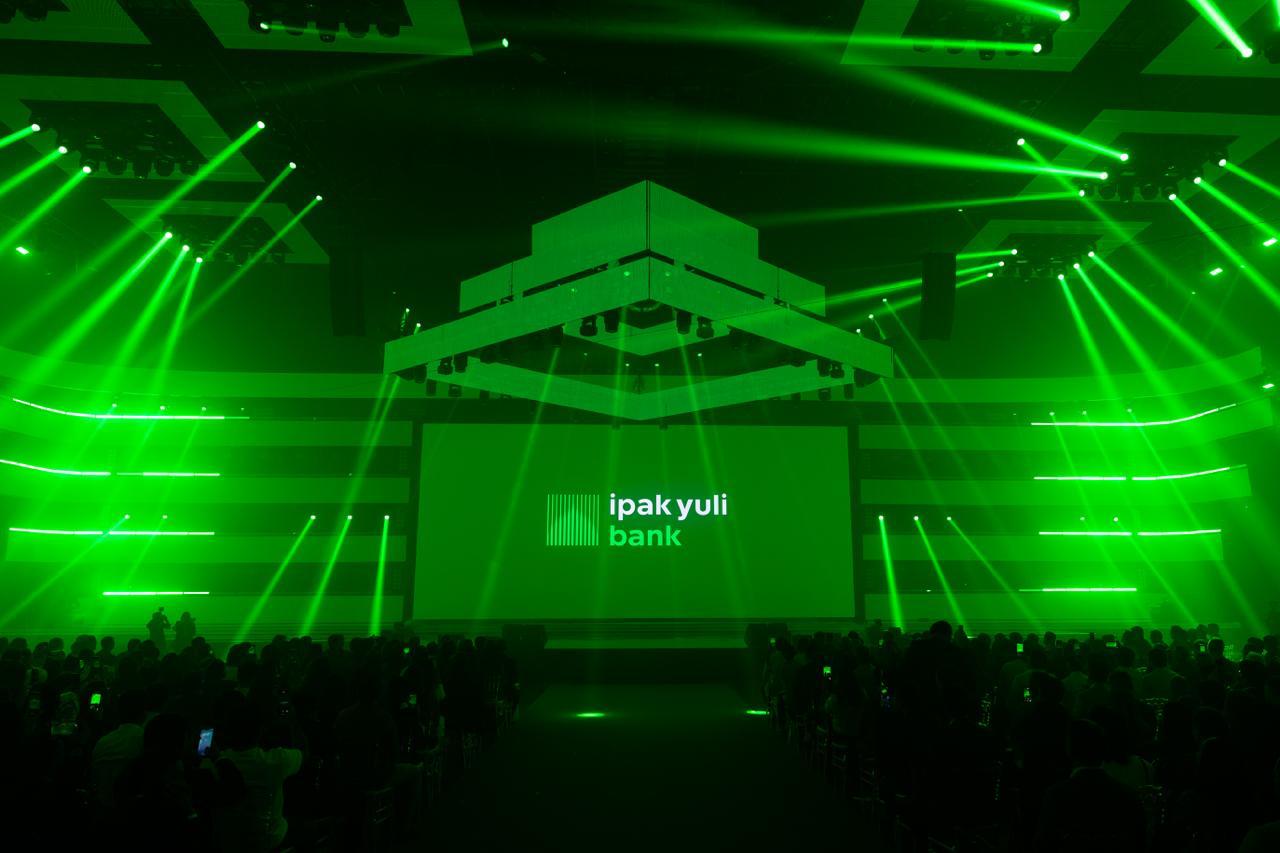 Ipak Yuli Bank представил новый бренд и стратегическую платформу Think Big 24 сентября в Renessans Hall прошла презентация первого за 35 лет ребрендинга Ipak Yuli Bank Новый бренд и стратегическая платформа Think Big отражают трансформацию банка в современную экосистему решений ориентированную на цифровые инновации и международное развитие реклама   www spot uz ru 2025 09 29 ipak yuli bank