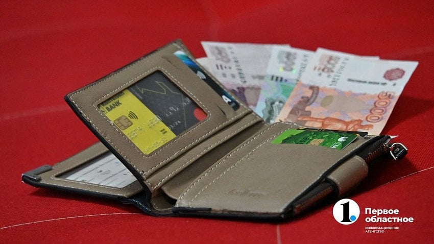 ‍  Начинающим инженерам в Челябинской области весной-2025 предлагали самую большую зарплату  Речь идет о категории офисных профессий. Среднее зарплатное предложение на стартовых позициях составило 83 249 рублей при полной занятости. Это на 20% больше, чем в 2024 году, сообщили аналитики «Авито Работы».  Менеджер по продажам стал второй высокооплачиваемой офисной профессией на Южном Урале. В мае средняя предлагаемая зарплата для начинающих специалистов составляла 80 274 рубля в месяц. По сравнению с прошлым годом это на 16% больше.  Зарплата для офисных специалистов часто определяется индивидуально на собеседовании и зависит от опыта сотрудника, его квалификации, зоны ответственности. Также есть связь с размером компании и регионом ее деятельности.