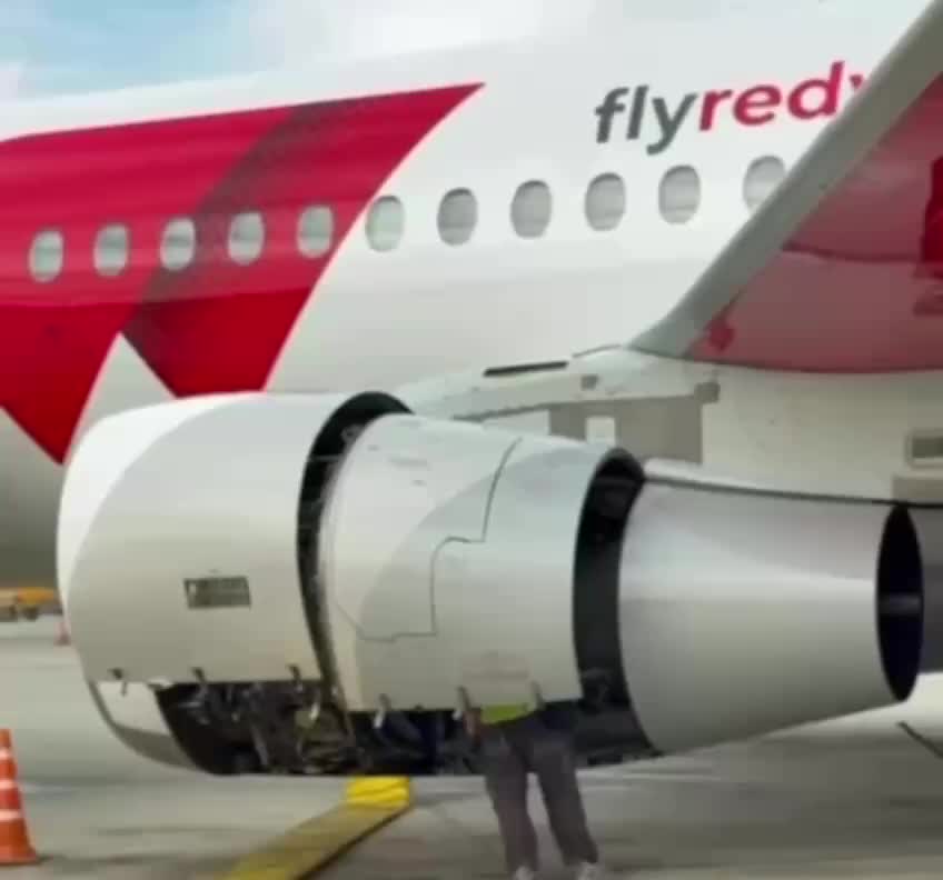 Самолет Red Wings развернулся во время взлета в Сочи из-за технической неисправности
