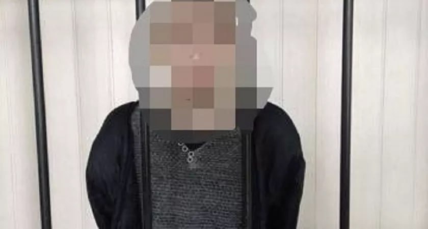 Кировский подросток, ставший членом ОПГ, отправится в воспитательную колонию   В среду, 30 июля, стало известно о завершении разбирательства по делу 17-летнего кировчанина, обвиняемого в организации 26 тайников с запрещенными веществами. Преступления он совершал в период с января по февраль 2025 года в Нововятском и Ленинском районах Кирова.   Суд признал его виновным и назначил три года и шесть месяцев воспитательной колонии. Парень проследует туда под конвоем. Разбирательство в отношении других членов ОПГ продолжается.  Подписаться