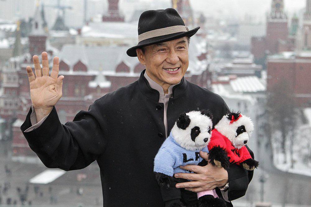 71 летний Джеки Чан тут рассказал что записал прощальную песню которая будет выпущена только после его смерти А у вас какие планы после смерти