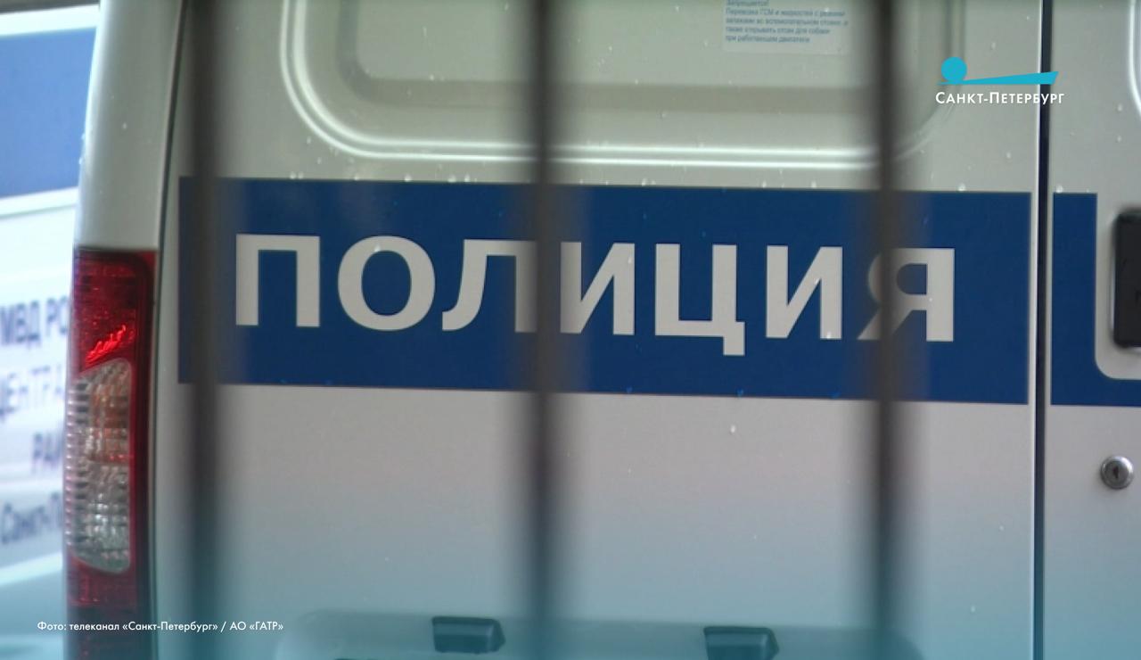 Полиция Санкт Петербурга расследует мошенничество в результате которого 80 летний житель Поэтического бульвара лишился 49 9 млн рублей Преступники по телефону представлялись сотрудниками различных служб и убедили пенсионера передать курьерам все свои сбережения под предлогом необходимости их декларирования По факту произошедшего возбуждено уголовное дело проводятся оперативно розыскные мероприятия Наши новости в Телеграм VК ОK MAX