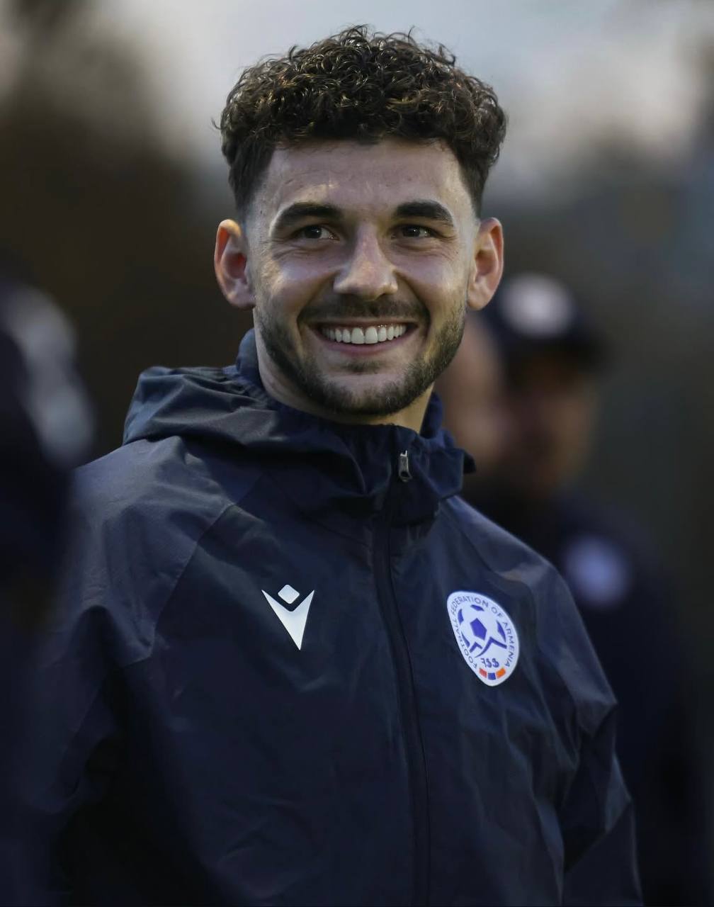 Самые дорогие игроки РПЛ Эдуард Сперцян и полузащитник Локомотива По итогам первой половины сезона стоимость капитана ФК Краснодар достигла 25 млн А полузащитник московского Локомотива Алексей Батраков подорожал с 23 млн до 25 млн и догнал Эдуарда Сперцяна Об этом пишет ТАСС со ссылкой на базу данных о футболе Добавим что вратарь чёрно зелёных Станислав Агкацев подрожал на 2 млн И теперь его стоимость составляет 10 млн Фото fckrasnodar Быть в курсе Мы в MAX