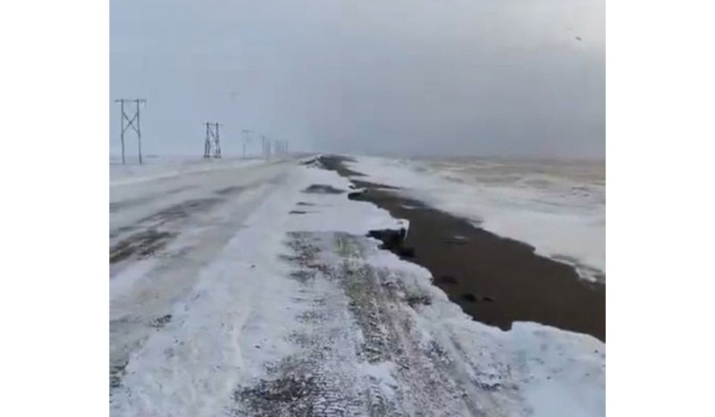 На юго-западе Камчатки Охотское море размыло дорогу до поселка  На юго-западном побережье, в Усть-Большерецком районе края, во время шторма размыло дорогу до поселка Октябрьского. Отсыпать трассу начнут, когда закончится шторм, передает ИА «Камчатское время». Подробности по ссылке: