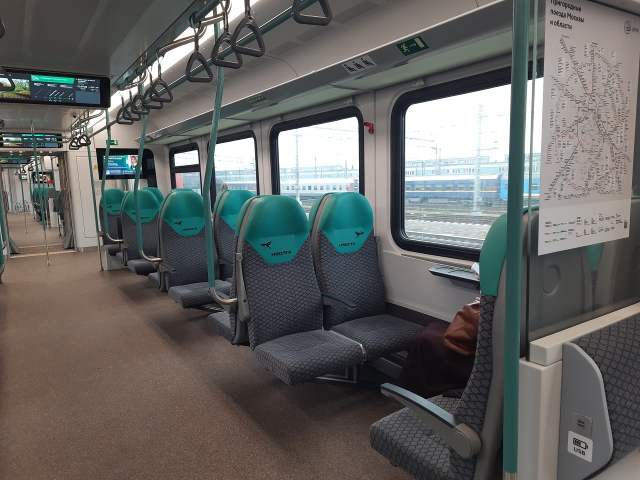 До конца 2025 года на Ярославском направлении железной дороги в Москве число поездов Иволга 4 0 достигнет 15 составов сообщил мэр города Сергей Собянин Продолжаем масштабный переход этого направления на поезда нового поколения совместно с перевозчиком ЦППК и коллегами из РЖД Первые Иволги 4 0 вышли на маршруты уже в этом году Всего до 2030 года закупим 92 новых состава написал Собянин Для контроля технического состояния поездов в городе Пушкино открылось новое подразделение Тверского вагоностроительного завода где проводится диагностика и регламентные работы